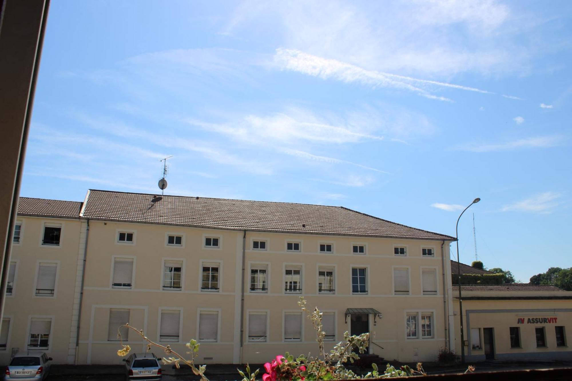 Le Commerce Dompaire Exterior photo